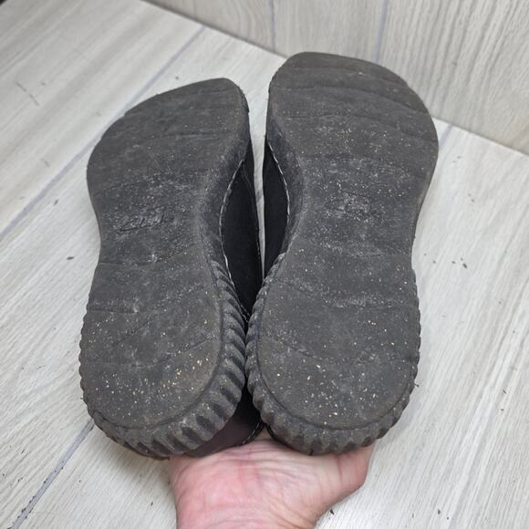 Clarks Womens Caroline Pearl Slip On Loafer Size 8.5 Comfort Shoes Grunge Goth - Picture 3 of 7